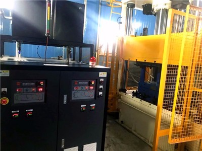 冷熱油切換模溫機的優(yōu)點？「歐能機械」從碳纖維模壓成型說起
