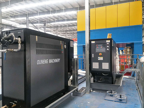 隔熱墊成型模溫機，為汽車內(nèi)飾件提供控溫解決方案